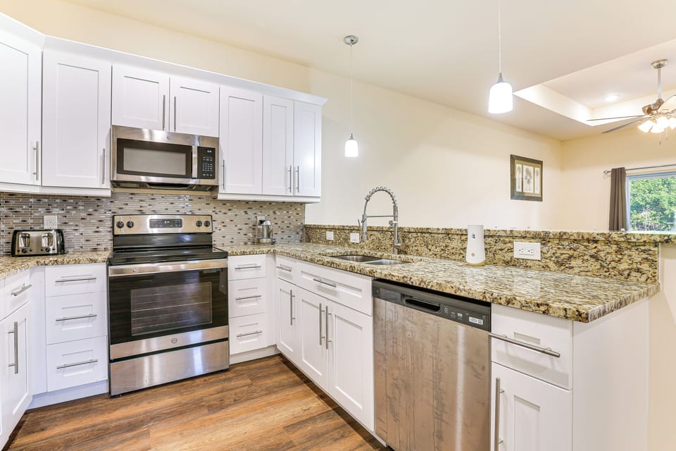 Kitchen | Toaster | Stove/Oven | Microwave