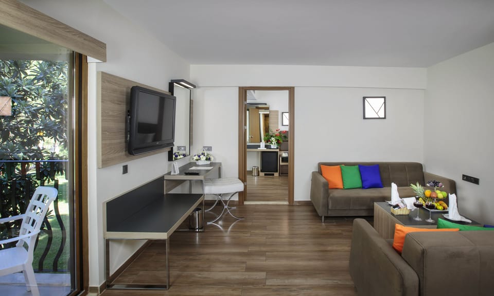 Garden Suite | Free minibar, in-room safe, desk, soundproofing