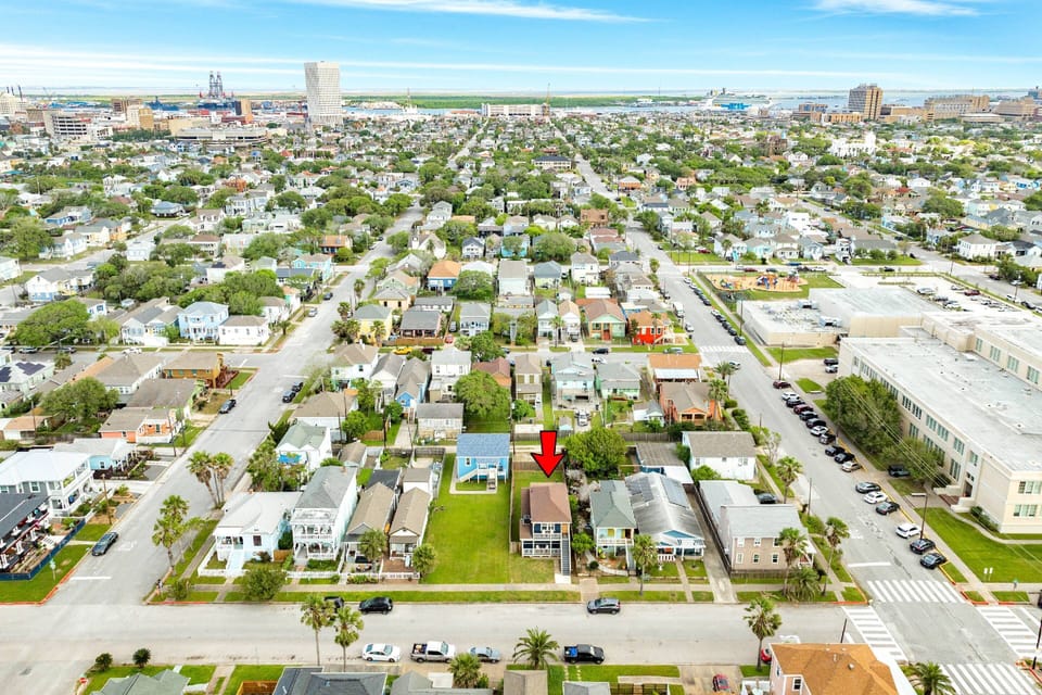 Perfect Island location close to all attractions