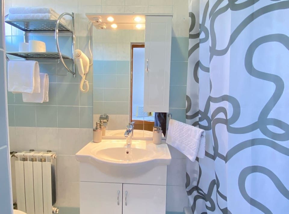 Shower, towels