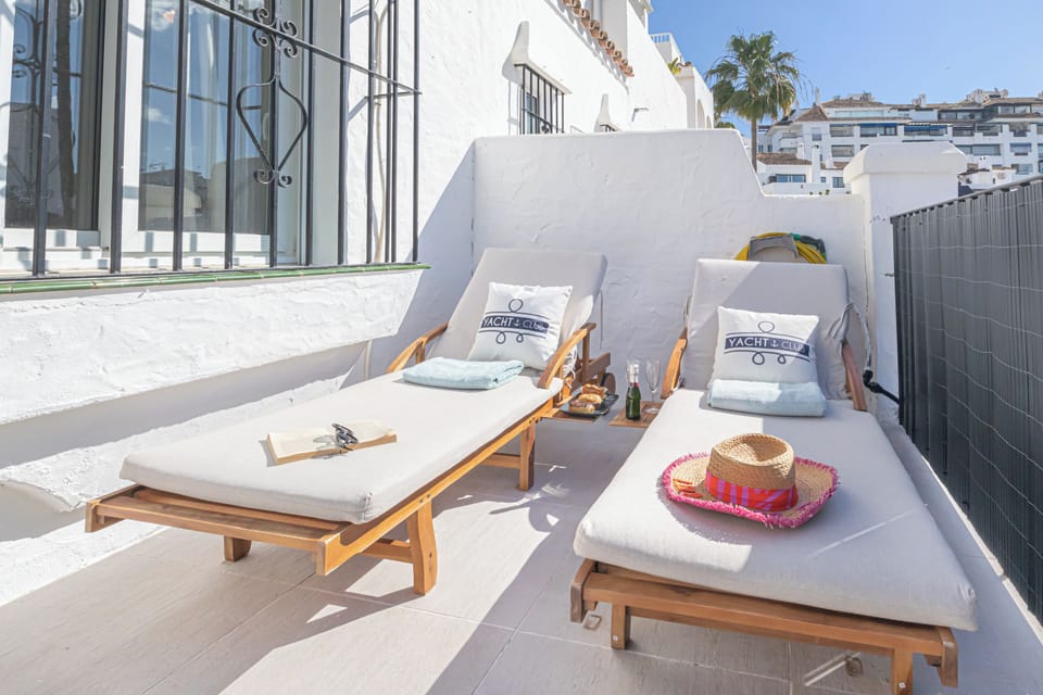 Family Apartment, 2 Bedrooms, 2 Bathrooms (Puerto Banus Near La Sala By The Sea) | Property grounds