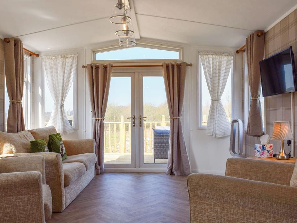 Open plan living space | Owl Lodge - Millstone Meadow, Hartshorne
