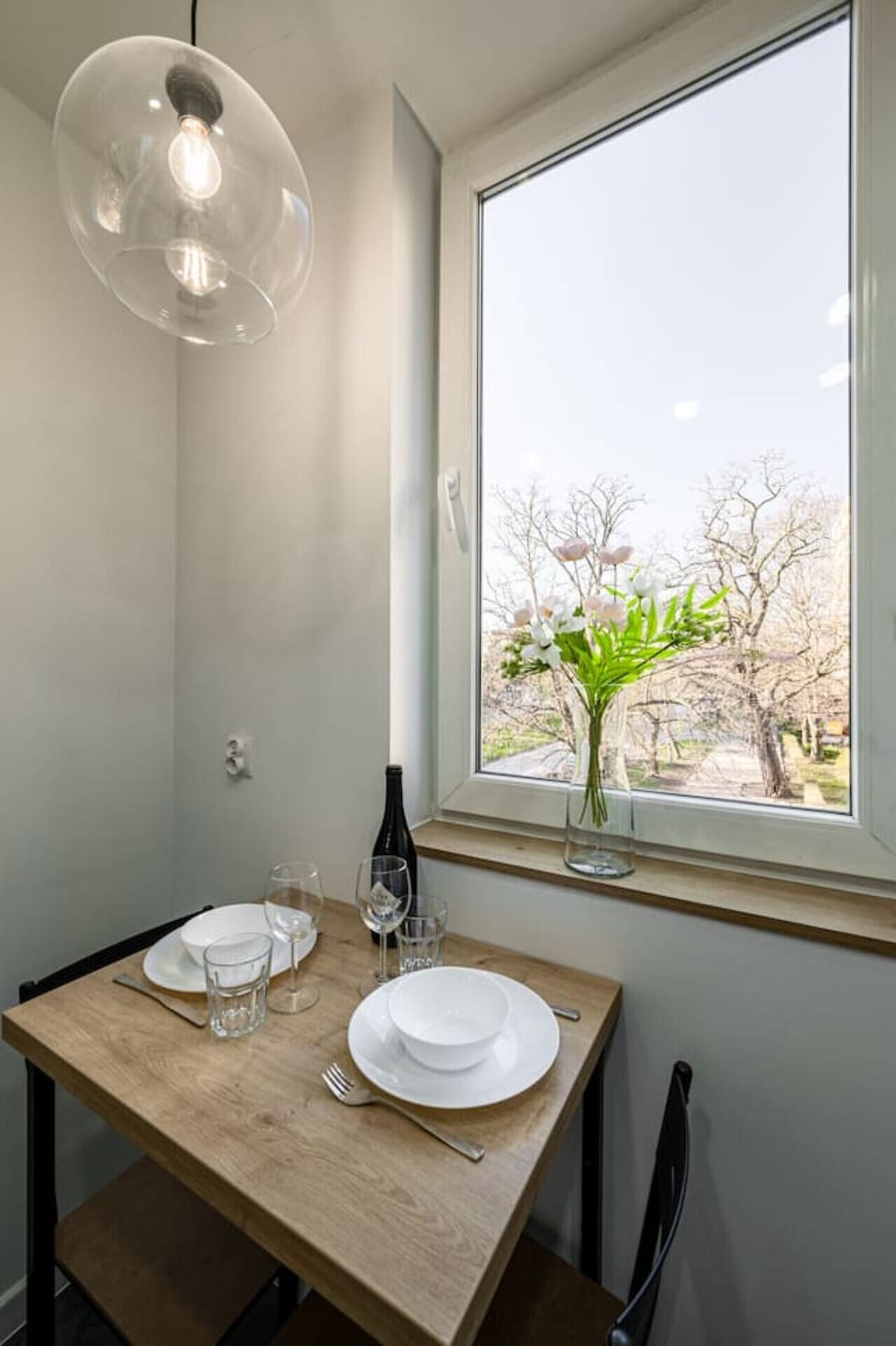Kitchen with Dining Table | Book Now with RENTUJEMY.COM