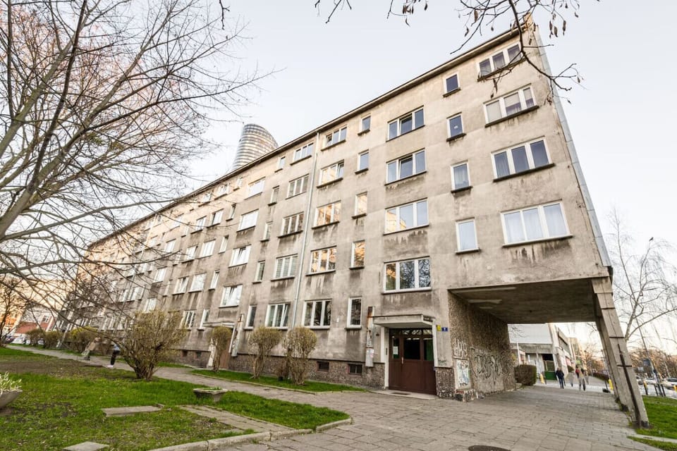 Building | Book Now with RENTUJEMY.COM