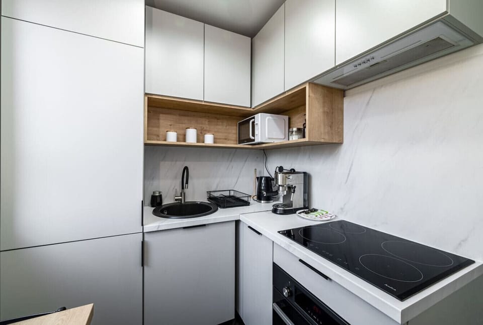 Kitchen with Dining Table | Book Now with RENTUJEMY.COM