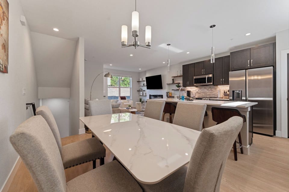Enjoy the open layout, where the kitchen’s high-end appliances and the dining table’s relaxed style make every moment easy.