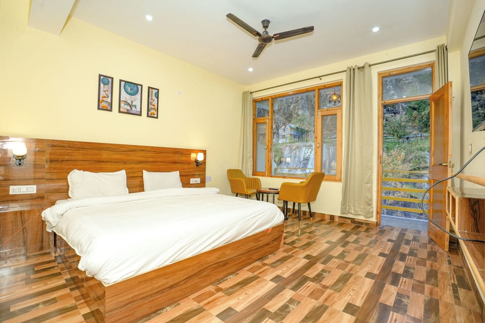 Luxury Double Room, River View | Free WiFi