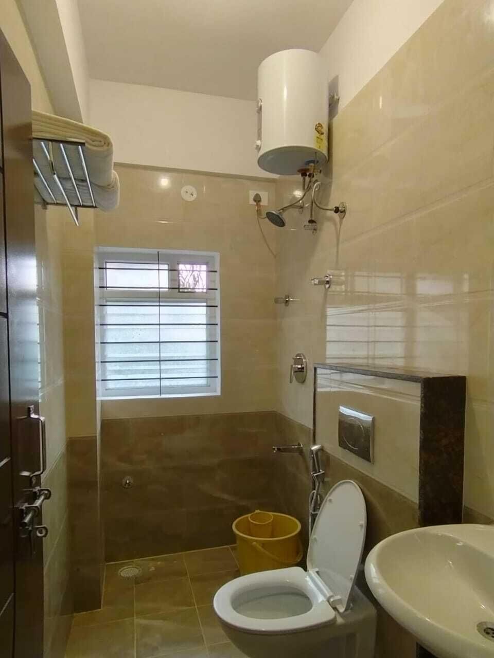 Shower, free toiletries, towels, soap