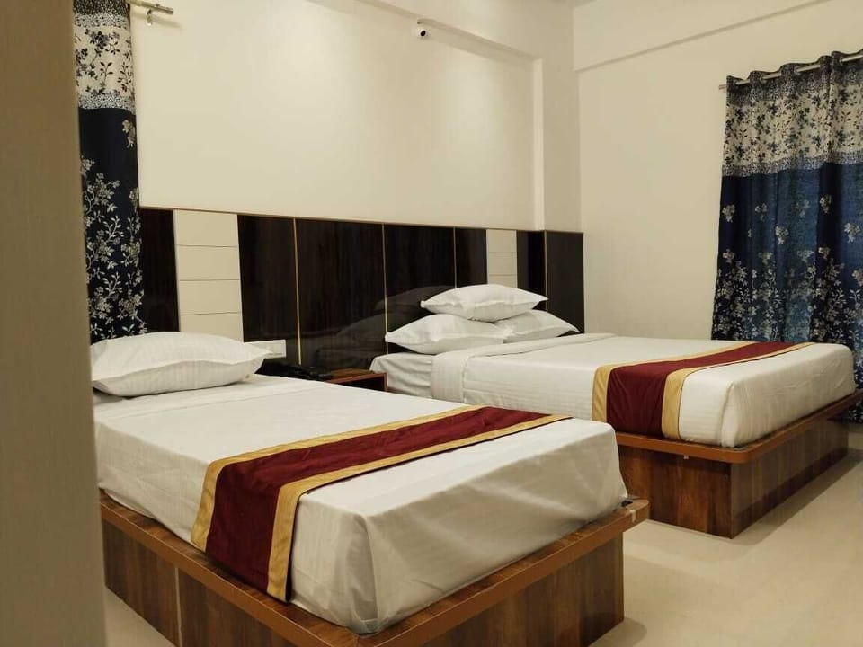 Laptop workspace, free WiFi, bed sheets
