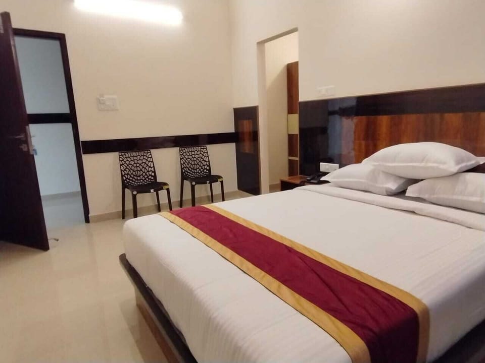 Laptop workspace, free WiFi, bed sheets