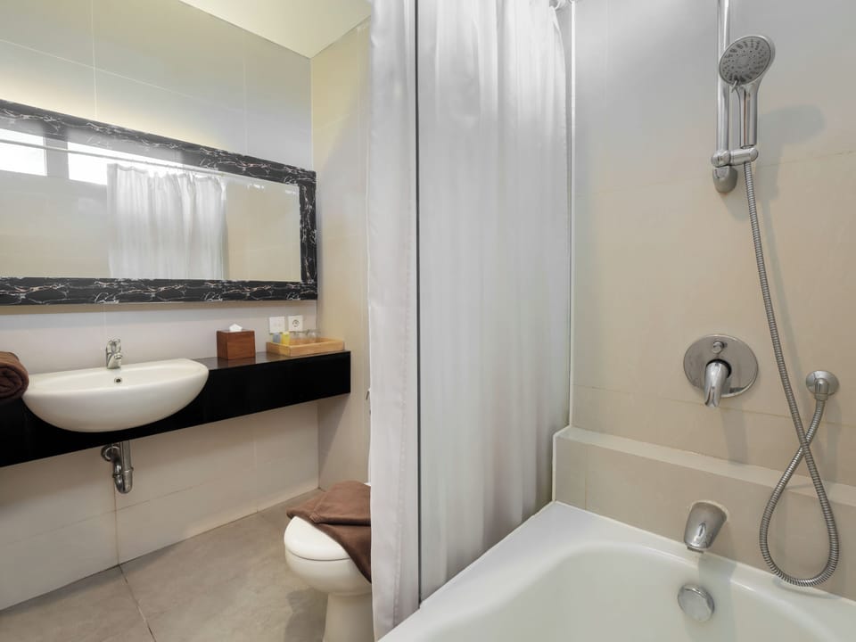 Shower, free toiletries, towels, soap