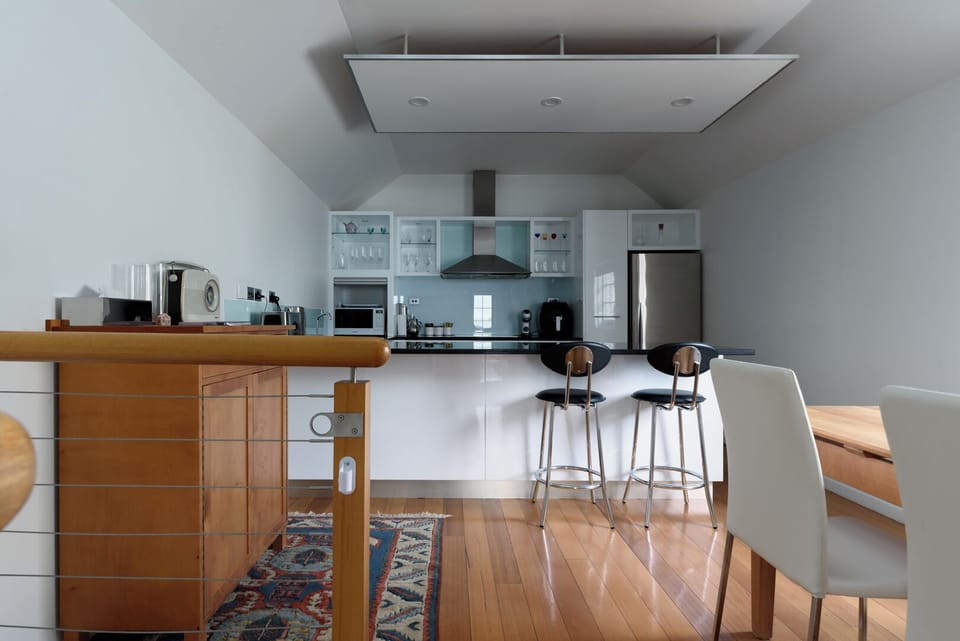 Cosy breakfast bar for a quick meal or morning coffee.