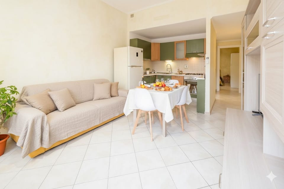 Basic Apartment | Living area