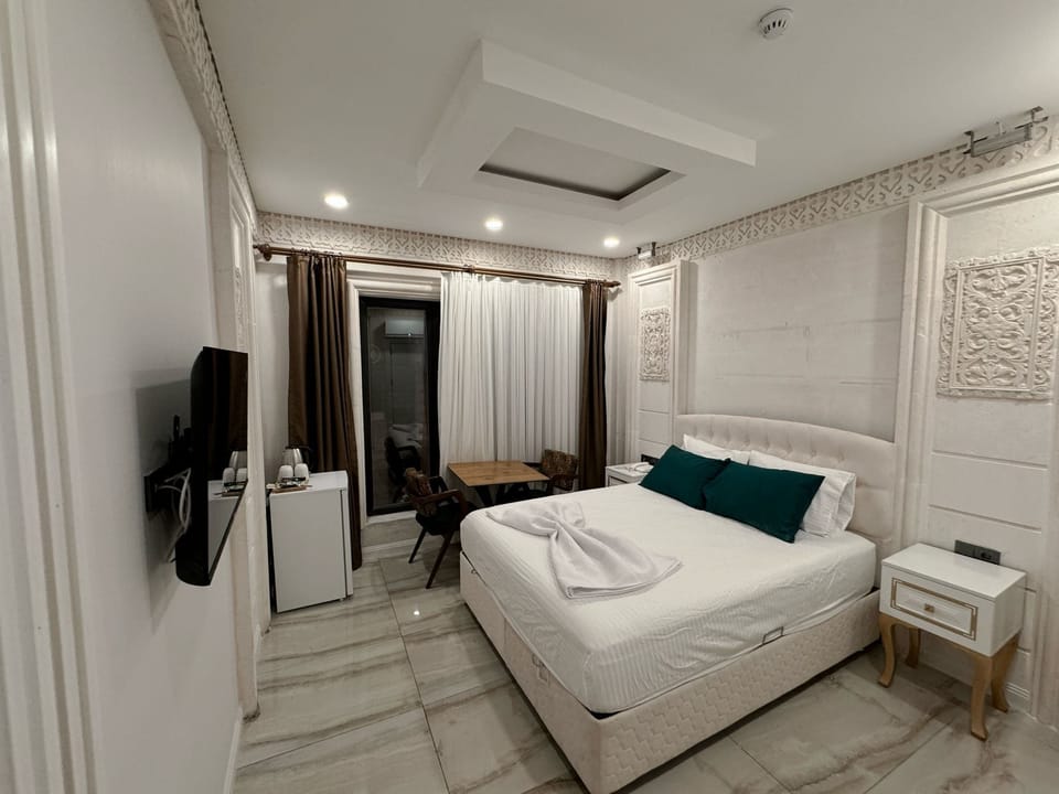 Suite, City View | Desk, laptop workspace, free WiFi, bed sheets