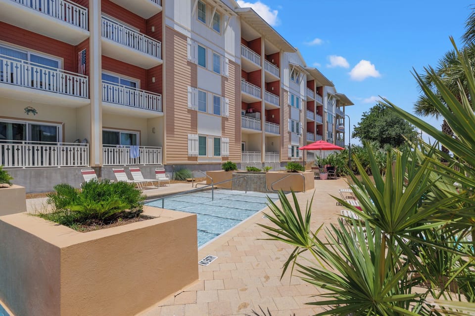 Waterside Pool