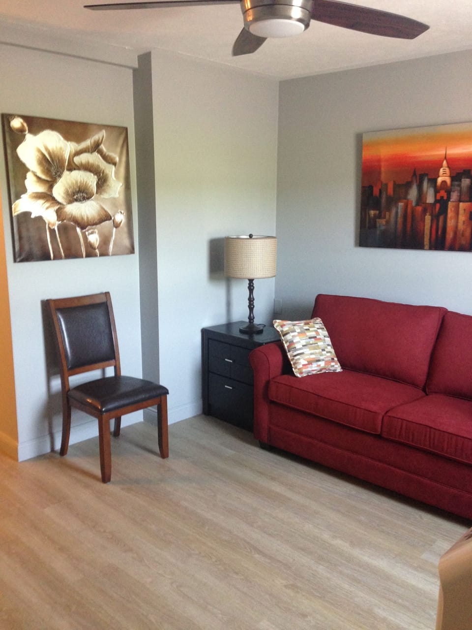Classic Suite, 1 King Bed with Sofa bed | Living area | 32-inch flat-screen TV with satellite channels, TV