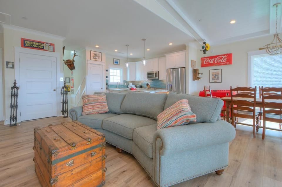 Living Room 
GW 6-3-25