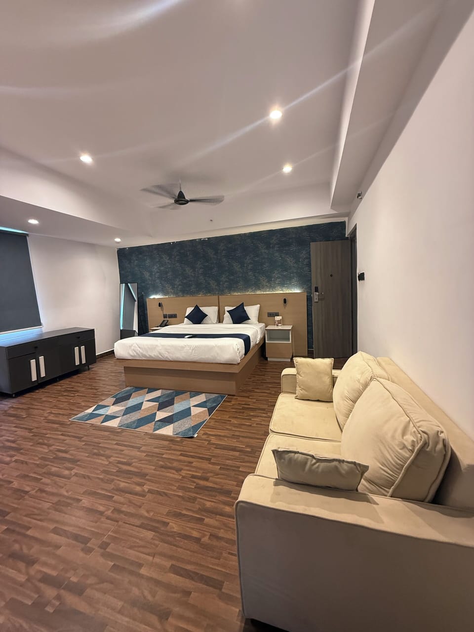 Luxury Double Room | Free WiFi