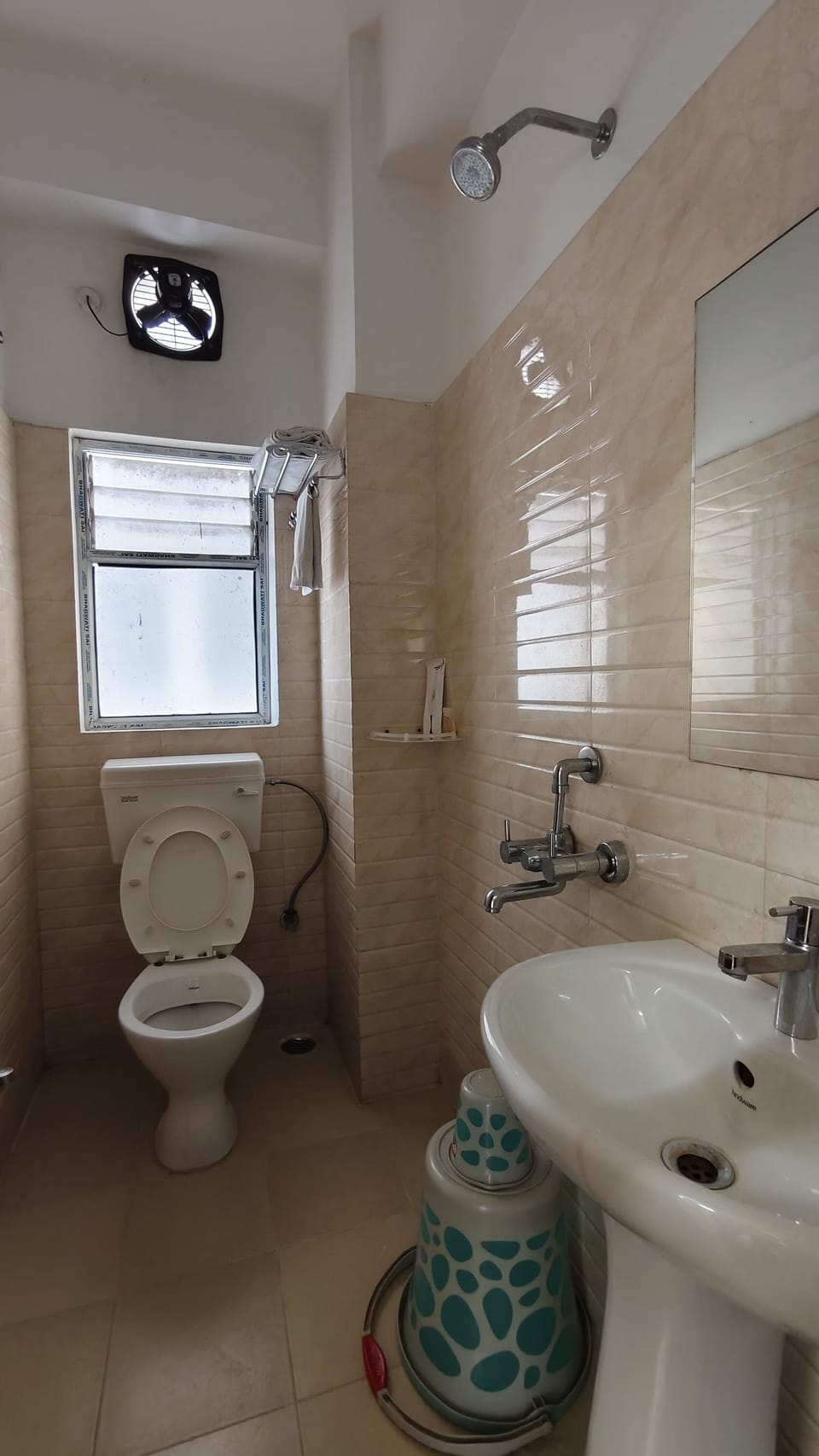 Shower, free toiletries, towels, soap