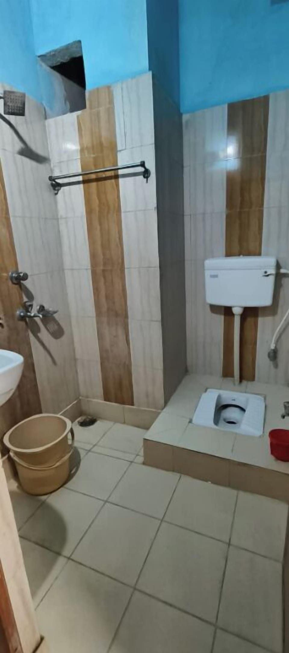 Shower, rainfall showerhead, towels, soap
