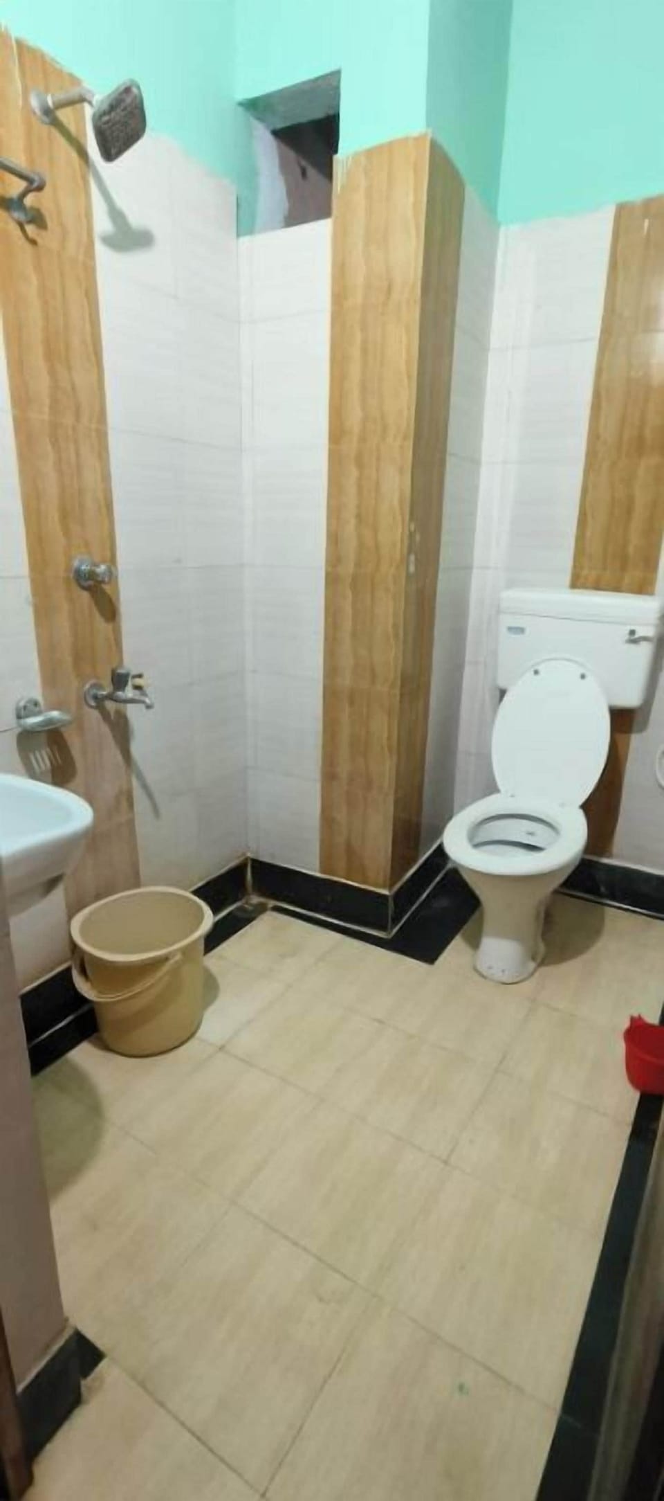 Shower, rainfall showerhead, towels, soap