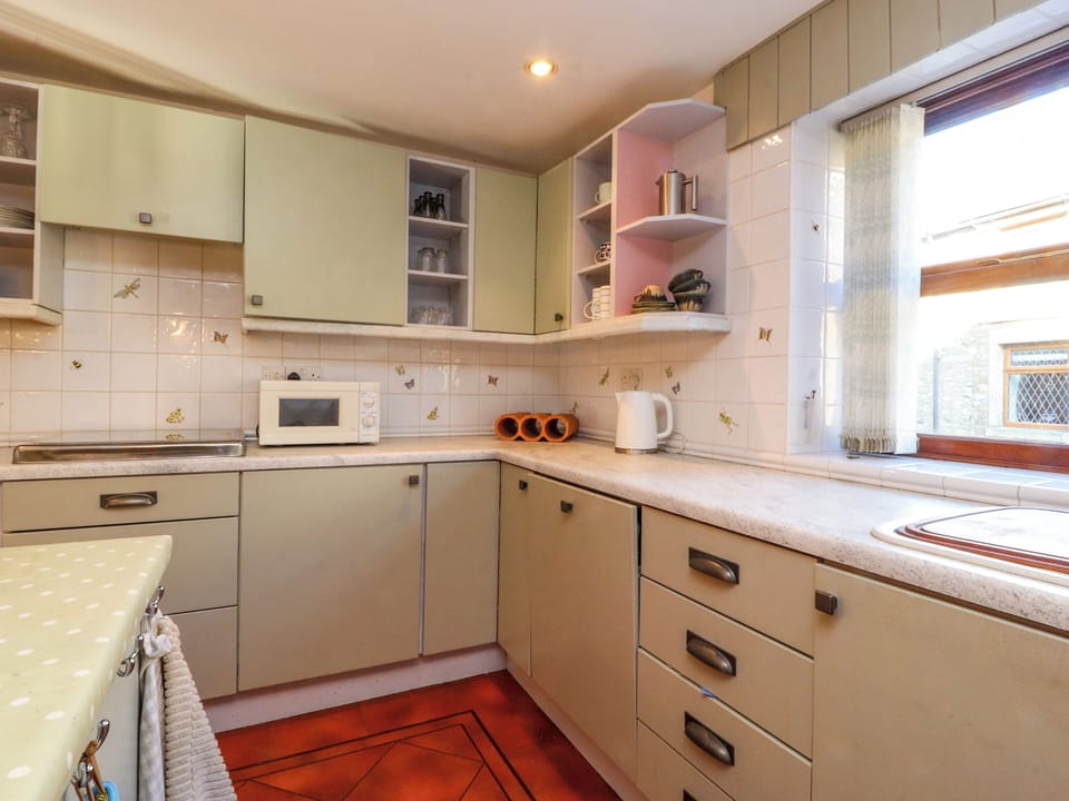 Dishwasher, cookware/dishes/utensils