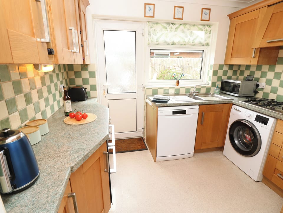 Fridge, microwave, dishwasher, cookware/dishes/utensils