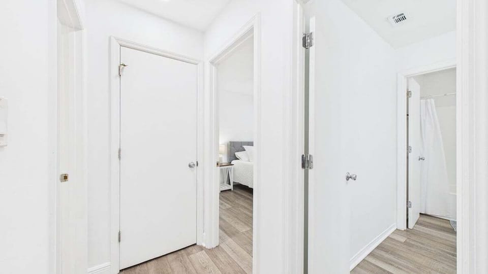 Hallway to bedrooms