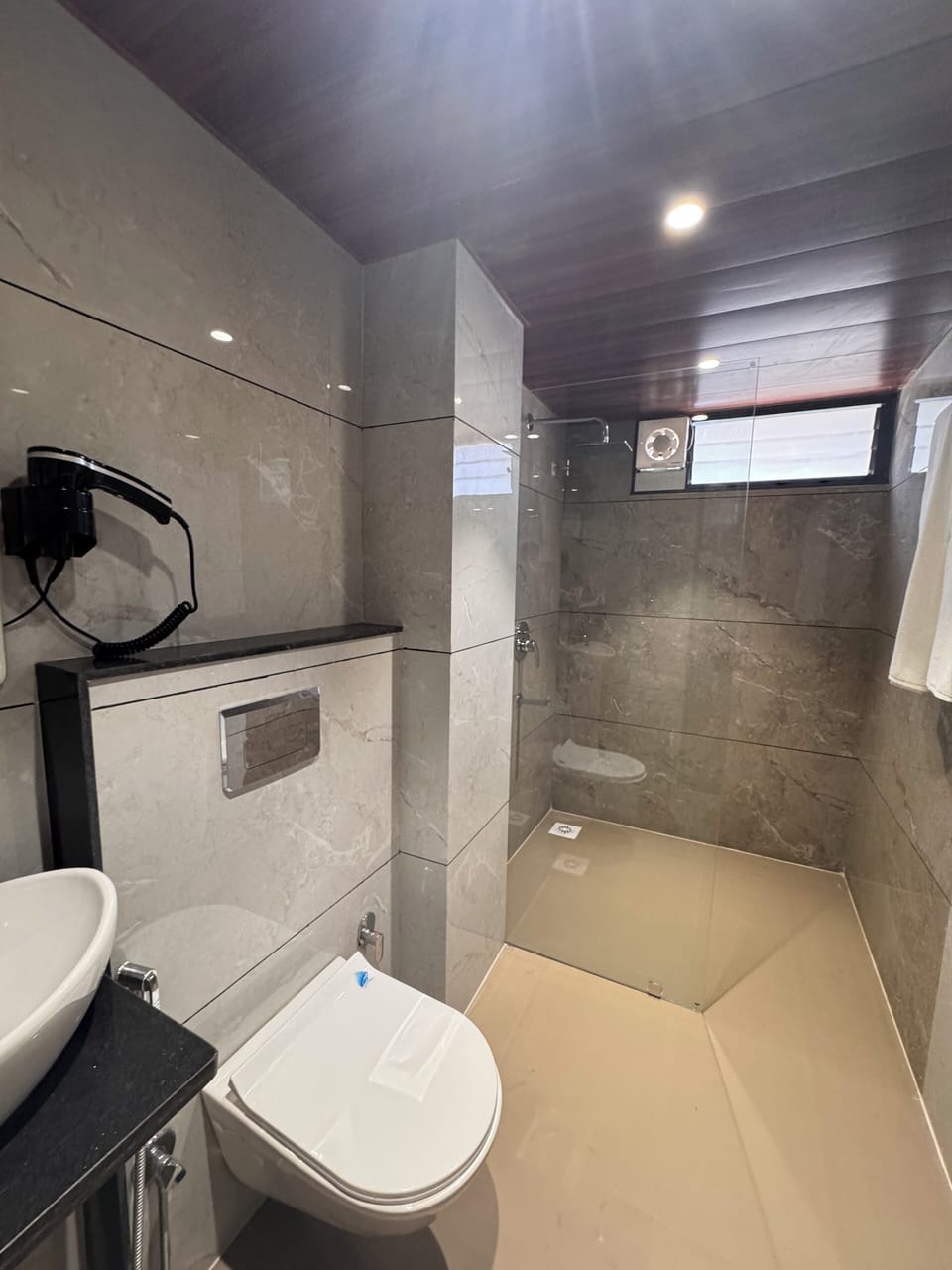 Luxury Suite, 1 Bedroom, City View | Bathroom | Shower, free toiletries, hair dryer, slippers