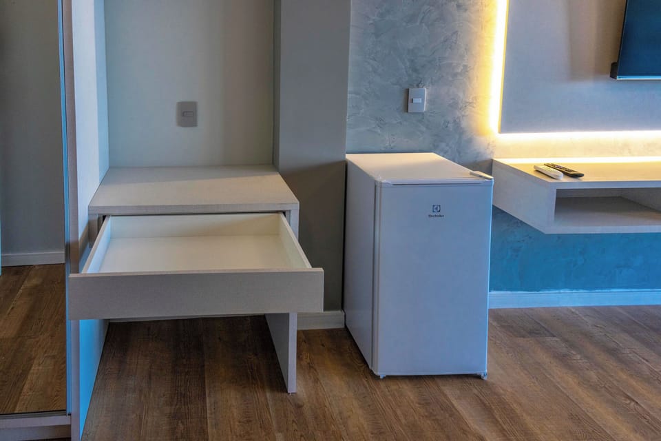 Mini-refrigerator