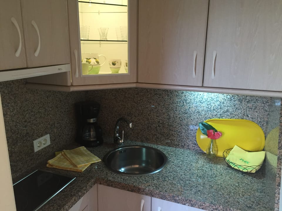 Studio | Private kitchen | Fridge, microwave, stovetop, espresso maker