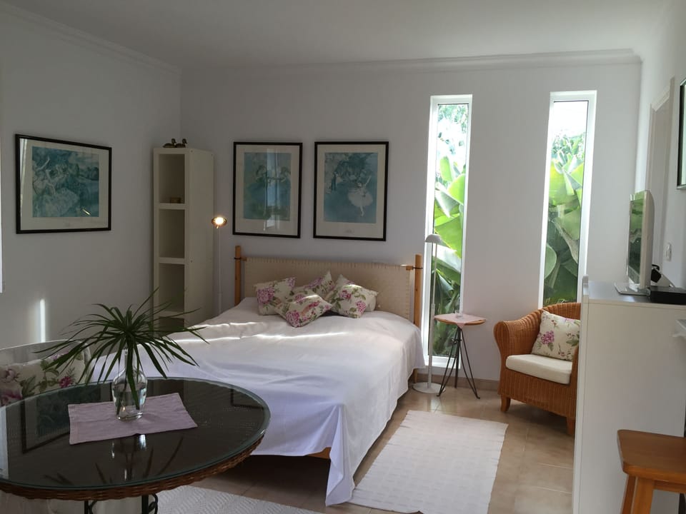 Studio | Premium bedding, minibar, in-room safe, individually decorated