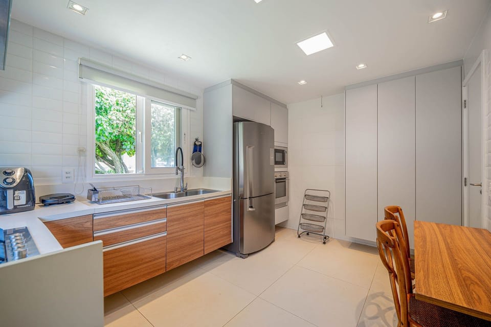Villa, Air conditioning, Sea View | Private kitchen | Fridge, microwave, oven, stovetop