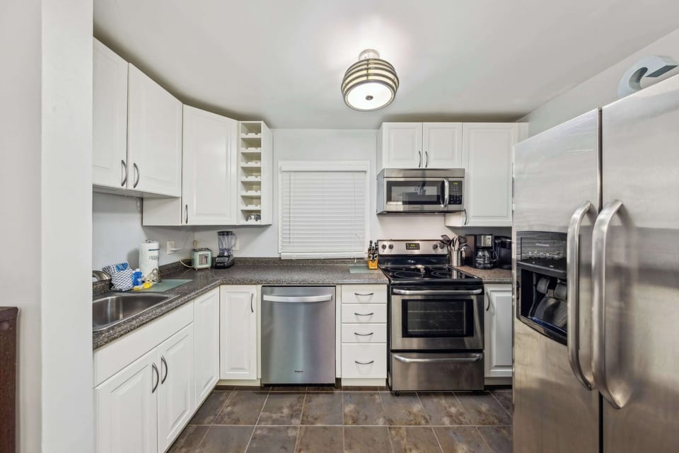 Fully equipped kitchen