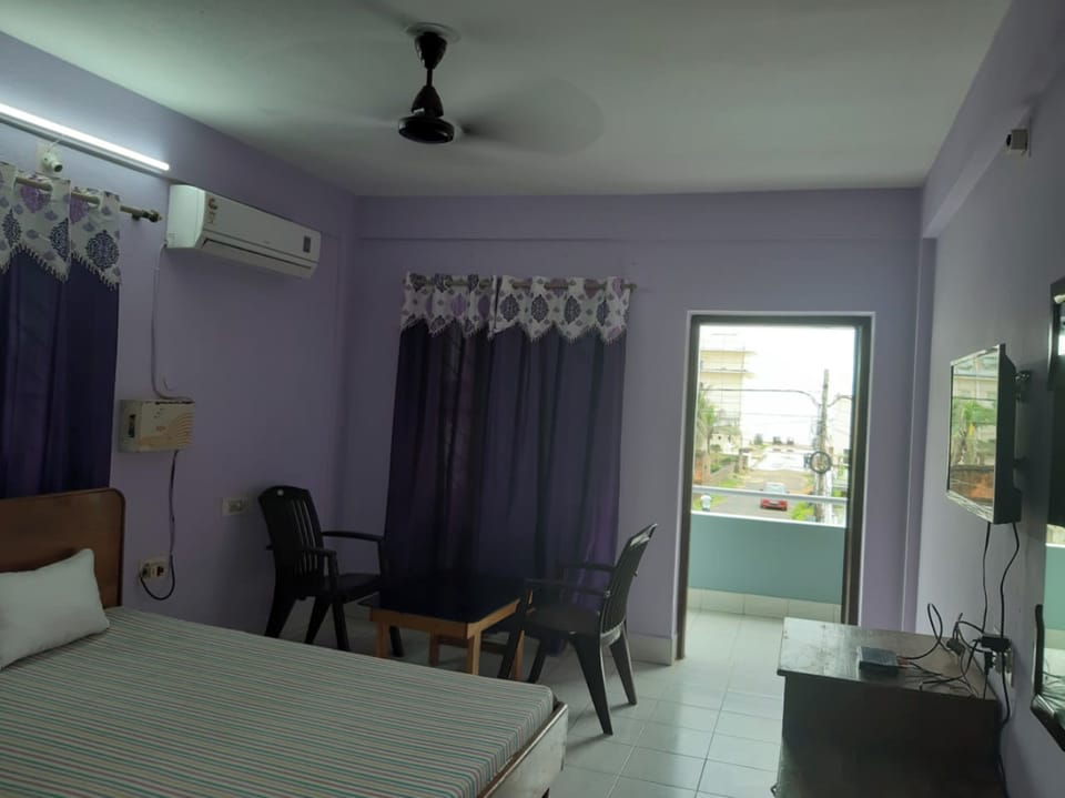 Standard Double Room | Desk, WiFi (free), bed sheets