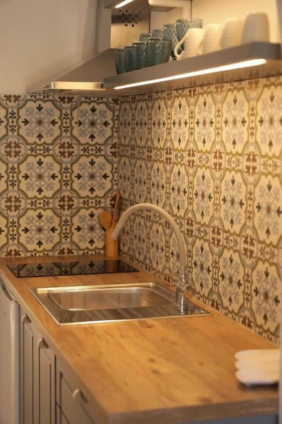 Deluxe Apartment, Pool View | Private kitchen