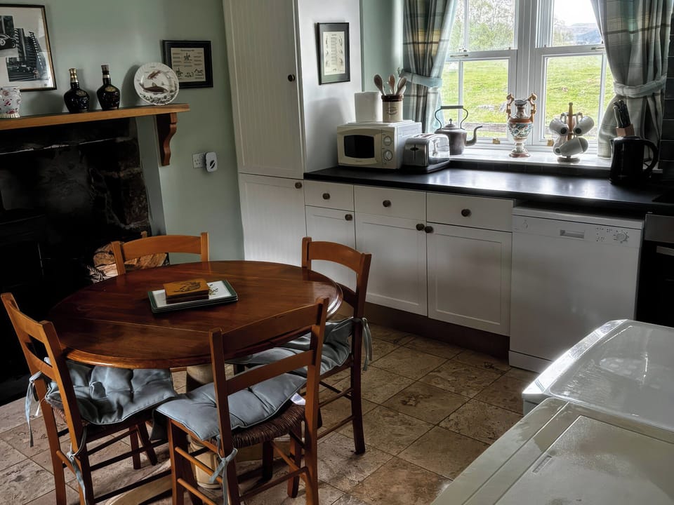 Cottage | Dining