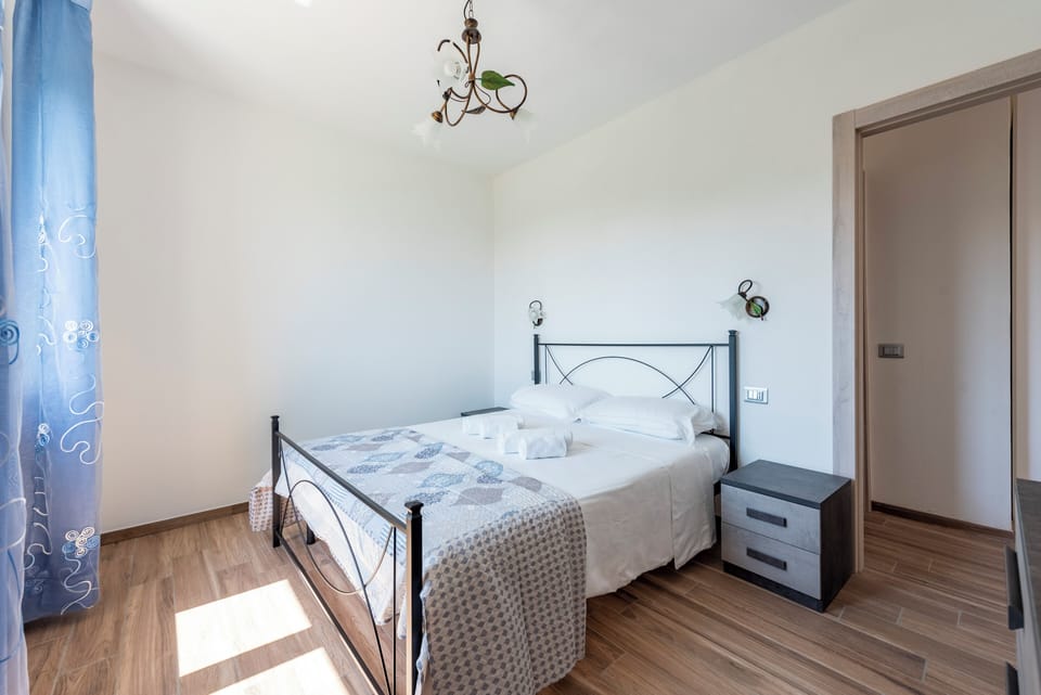 Apartment, 1 Double Bed with Sofa bed, Mountain View | 1 bedroom, laptop workspace, iron/ironing board, WiFi (free)