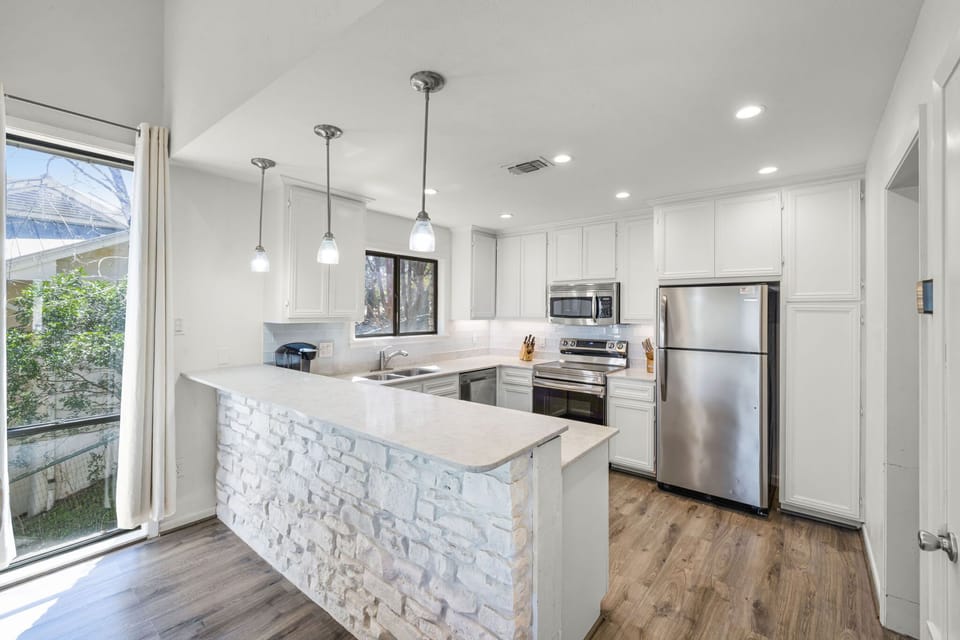 Fully equipped kitchen.