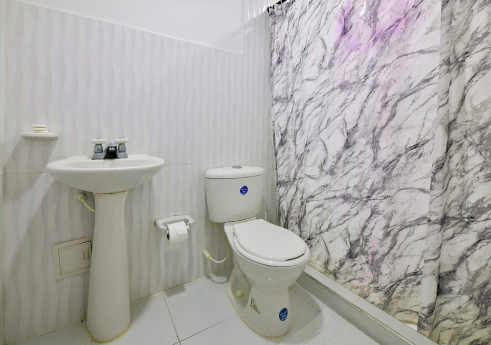 Basic Quadruple Room | Bathroom | Shower, towels, soap, shampoo