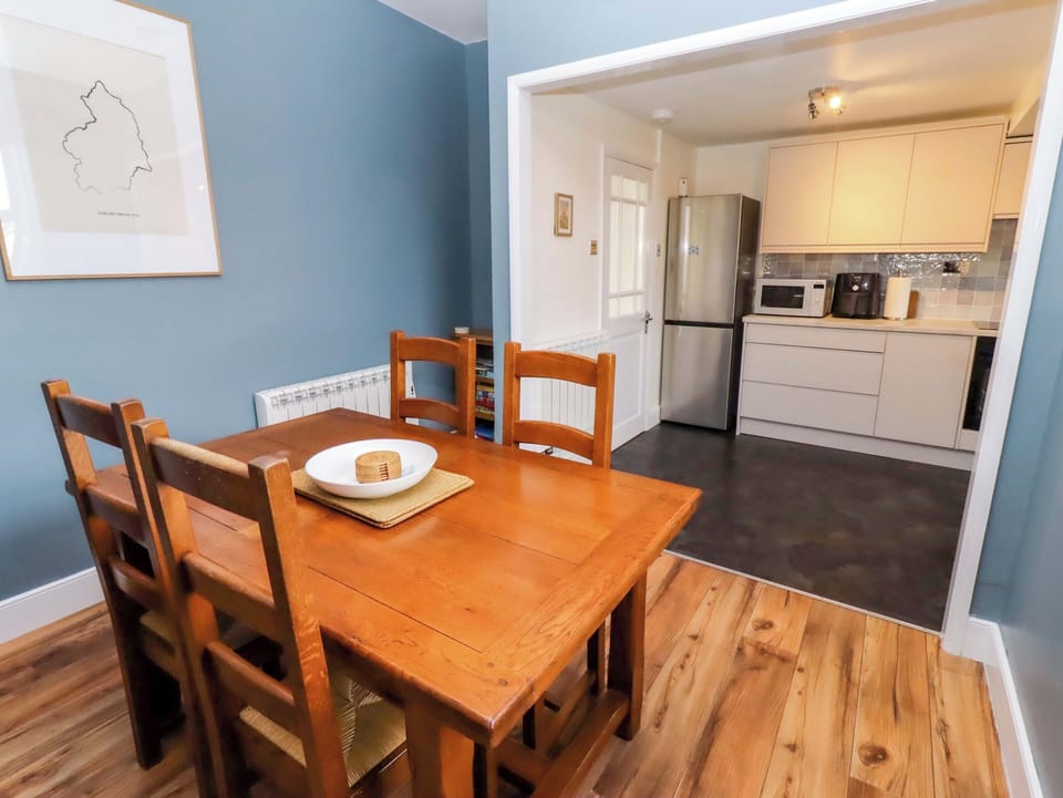 Cottage | Dining