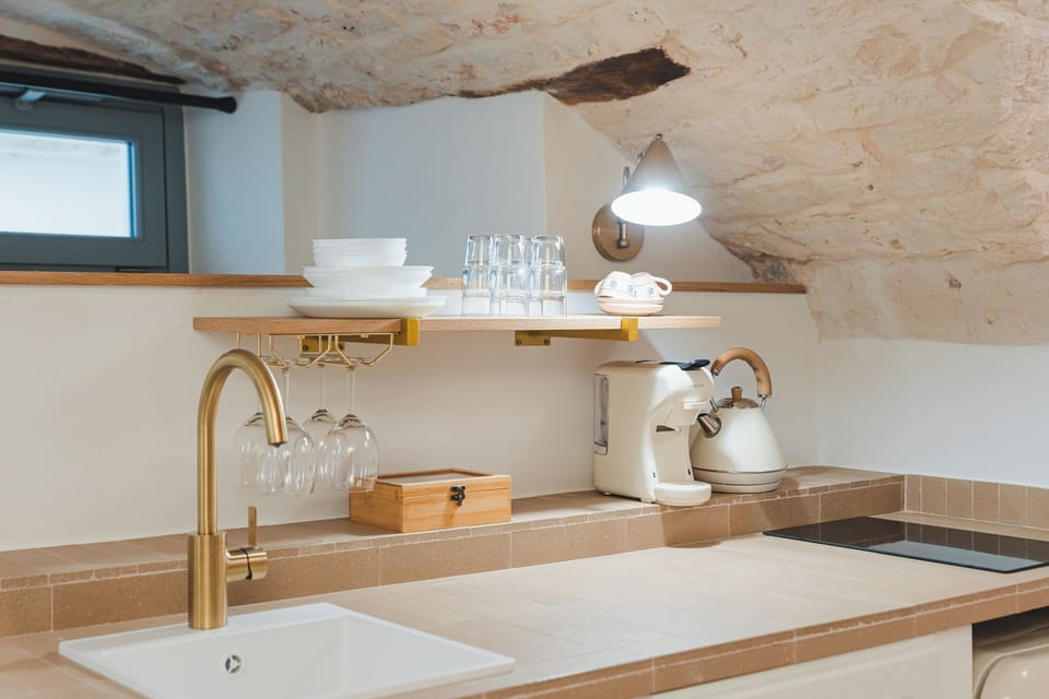 Luxury Studio Suite | Private kitchen | Espresso maker, coffee/tea maker, electric kettle