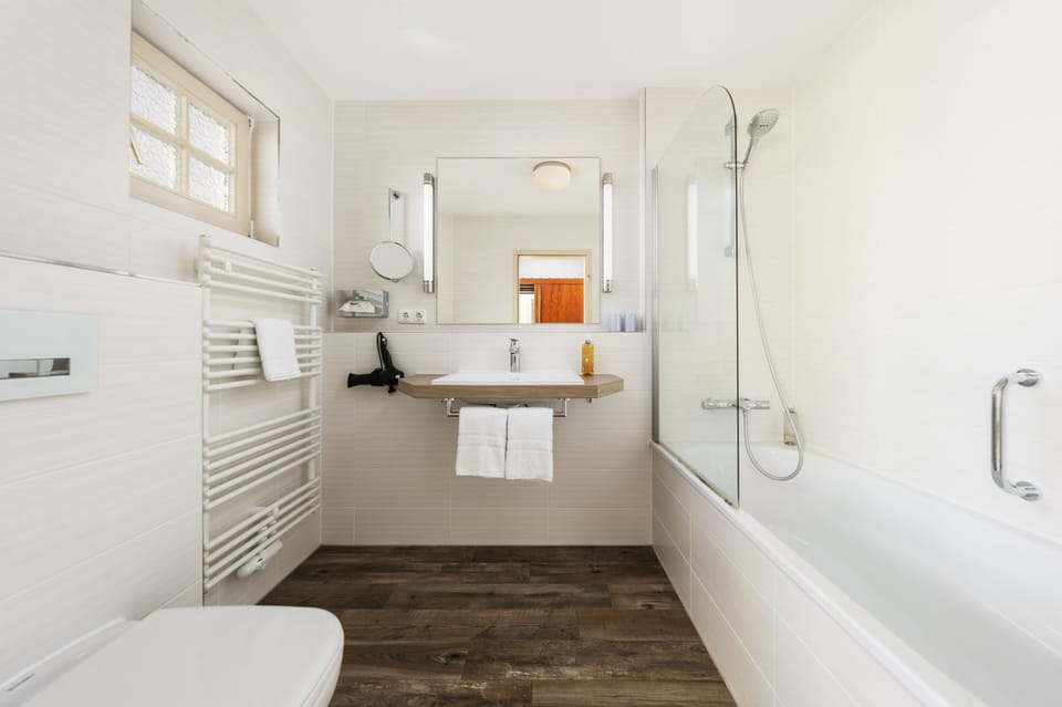 Basic Double or Twin Room | Bathroom | Free toiletries, towels, soap, shampoo