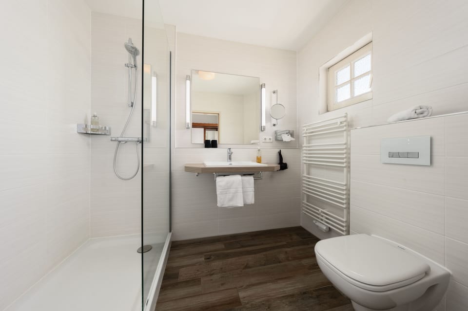 Basic Double or Twin Room | Bathroom | Free toiletries, towels, soap, shampoo