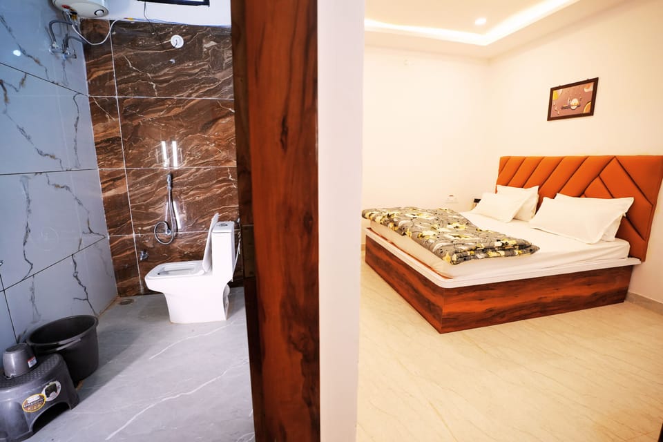 Deluxe Double Room, City View | Desk, laptop workspace, free WiFi