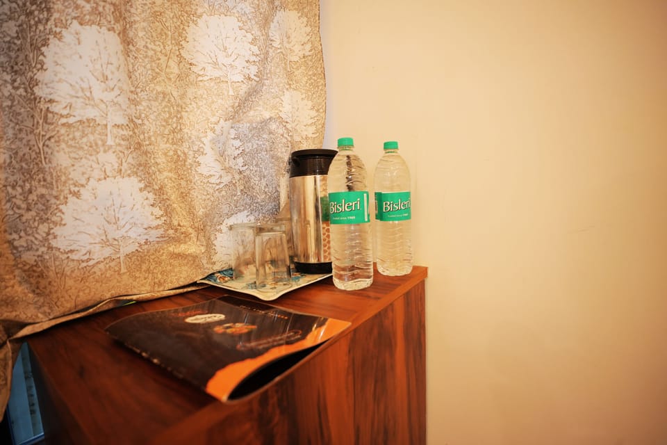 Deluxe Double Room, City View | In-room dining