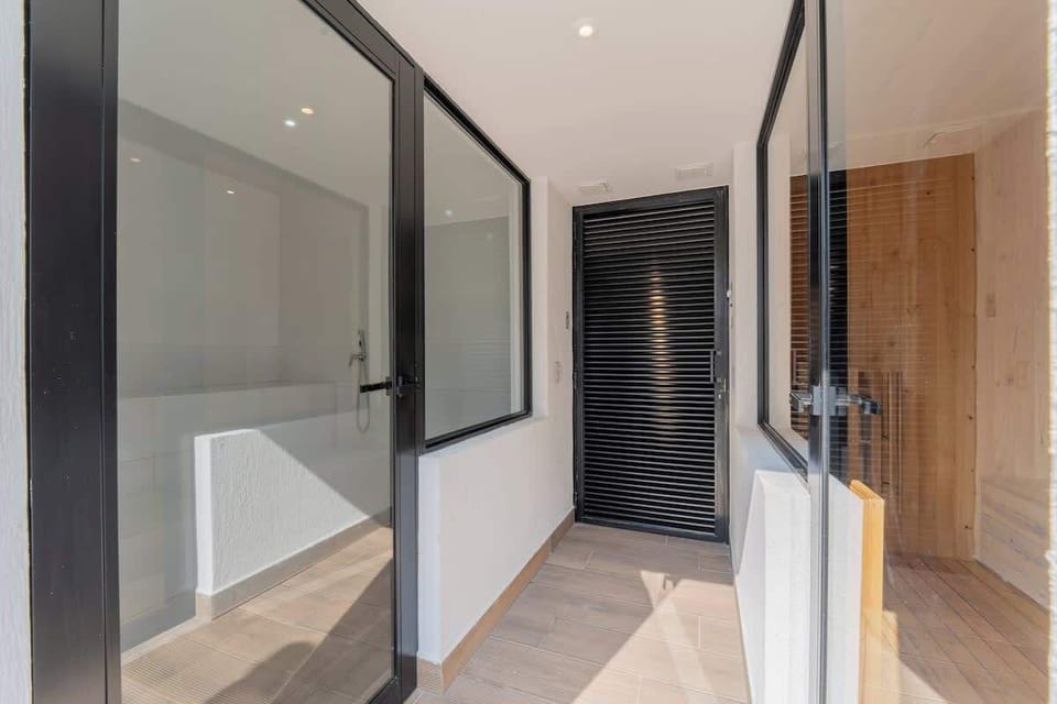 Steam bath on the left, sauna on the right. Located next to the pool on the fourth floor.