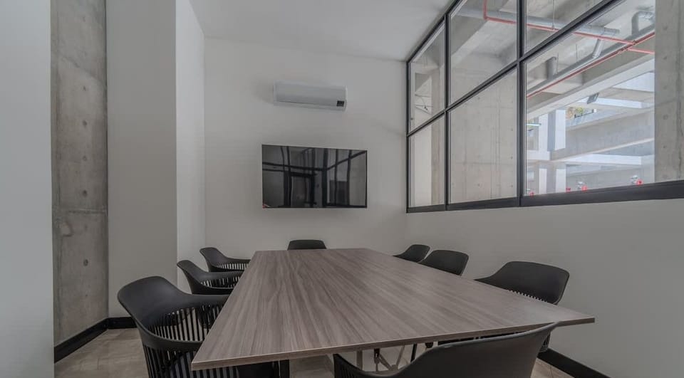 We invite you to use the co-working space located on the first floor, behind the lobby of the building.
