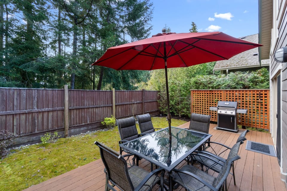 Back deck with bbq and table