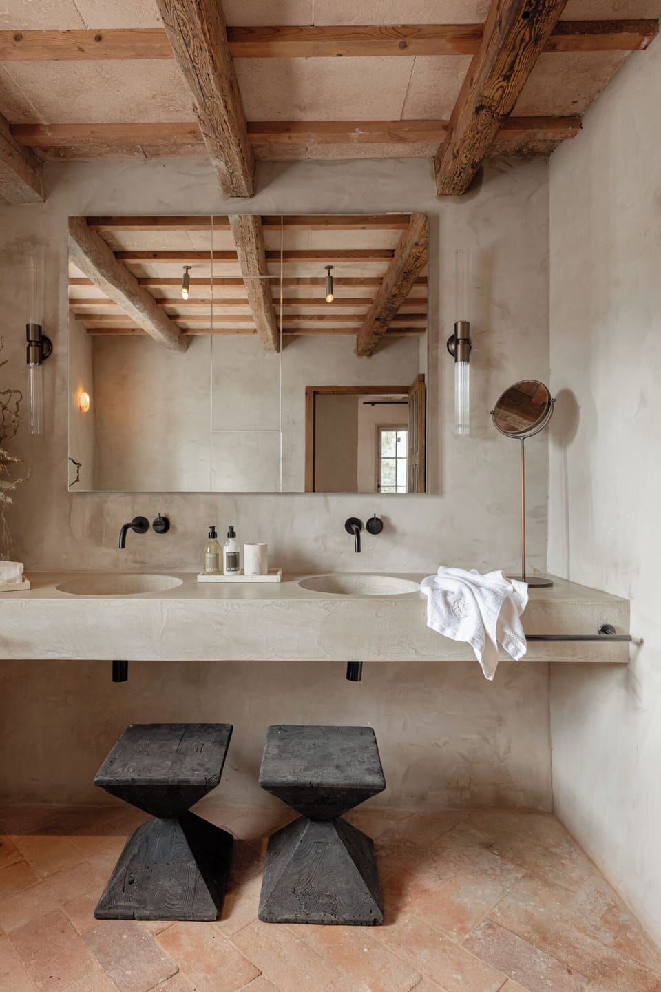 Superior Room, Terrace | Bathroom | Hair dryer, towels, soap, shampoo